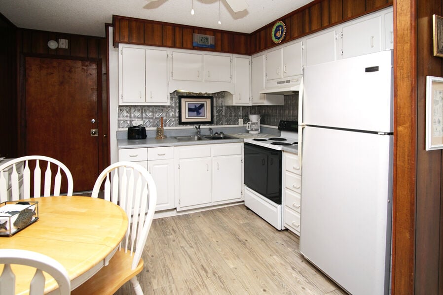 A Place at the Beach I 1B in Cherry Grove, North Myrtle Beach | kitchen 1 | Thomas Beach Vacations
