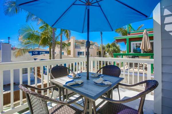 Outdoor Dining on the 2nd Floor Balcony of our Mission Beach House Rental