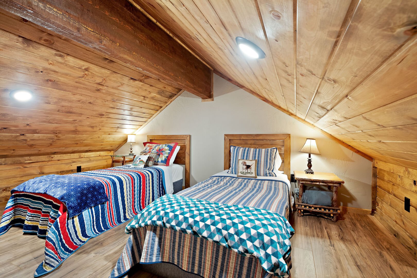 Set the Hook ~ LOFT bedroom #5 w/ 2 twin beds only accessible up steep ladder from upper level living area