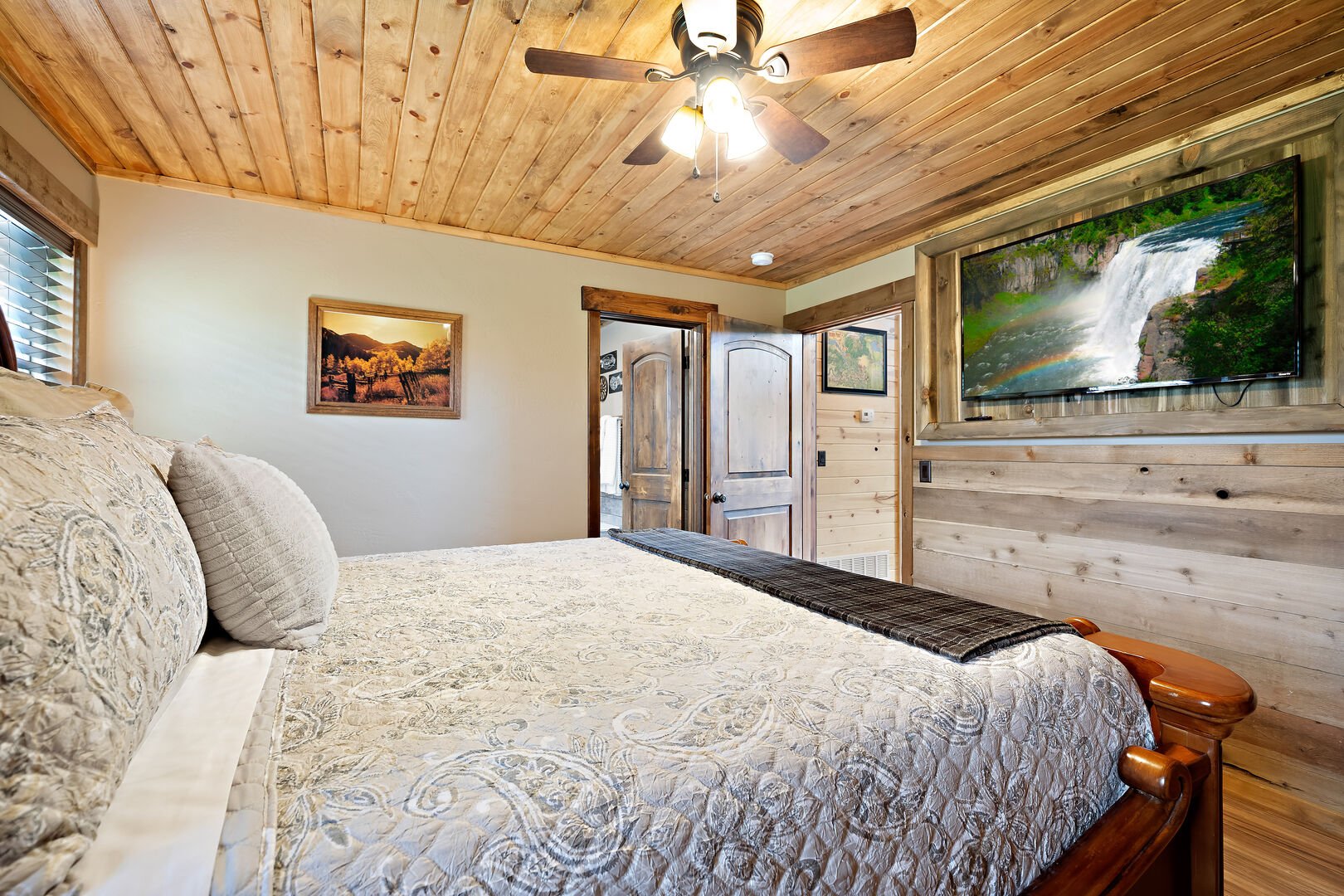 Set the Hook ~ master bedroom on main level w/ king bed, TV and private full bathroom