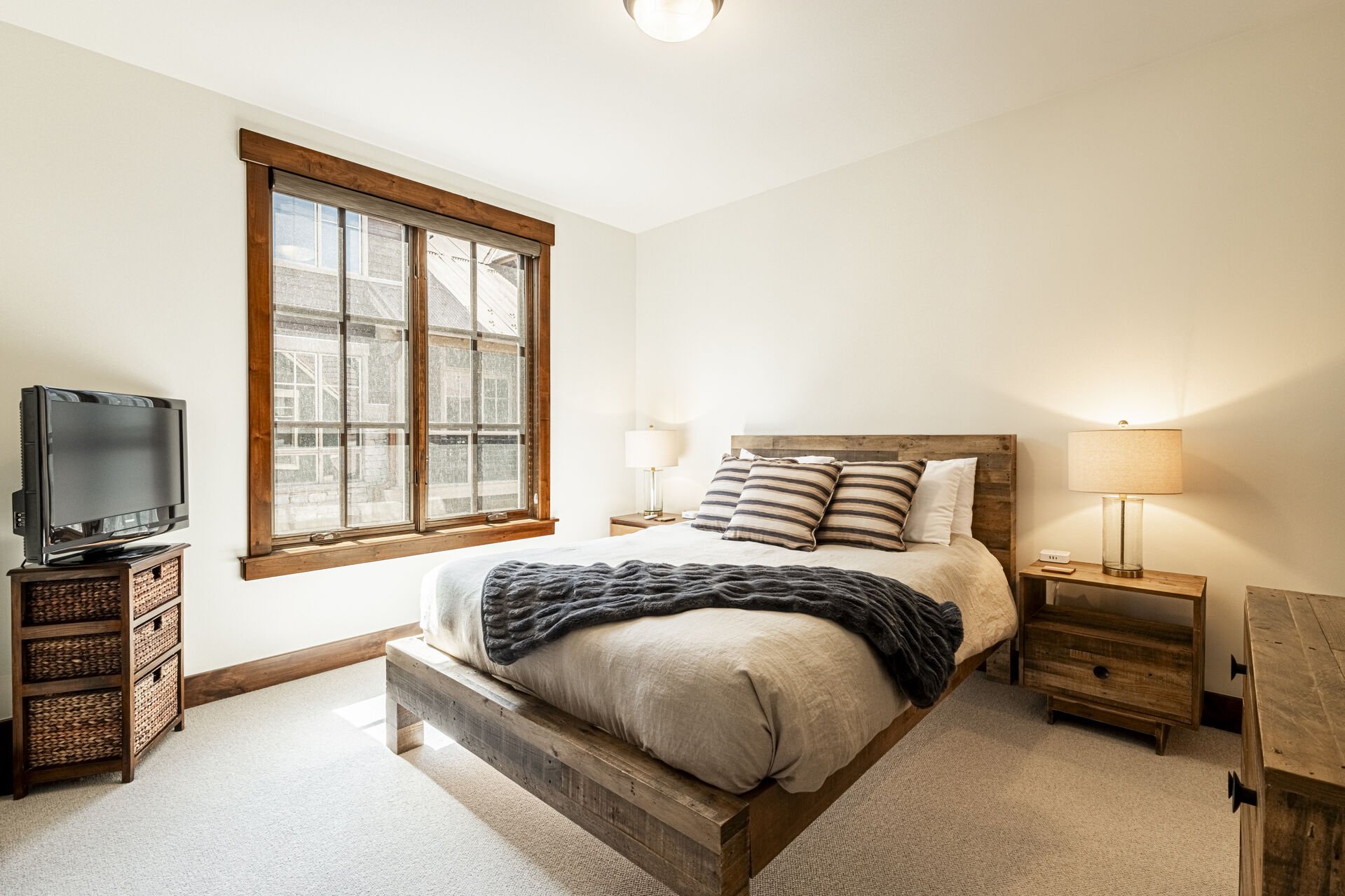 Upper level master bedroom 2 with a queen bed Upper level master bedroom 2 with a queen bed