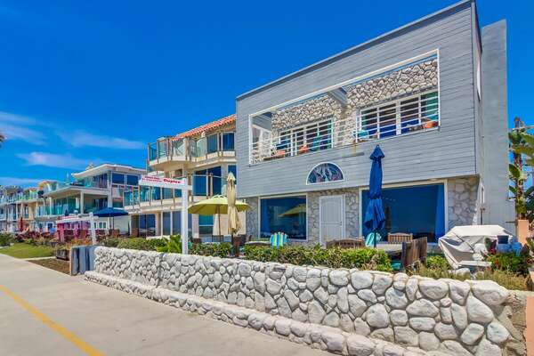 The front exterior of this Mission Beach Rental