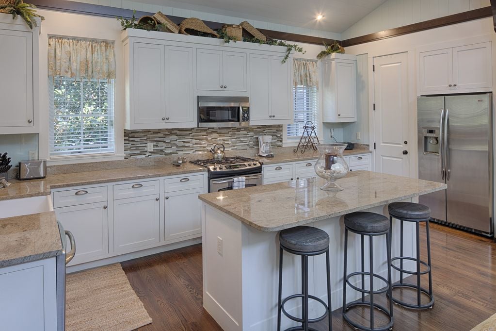 The spacious kitchen can accommodate any dinner party – large or small