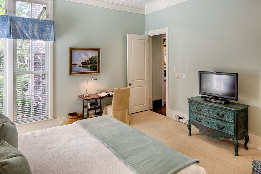 Each bedroom has its own TV and DVD with an extensive DVD library on site
