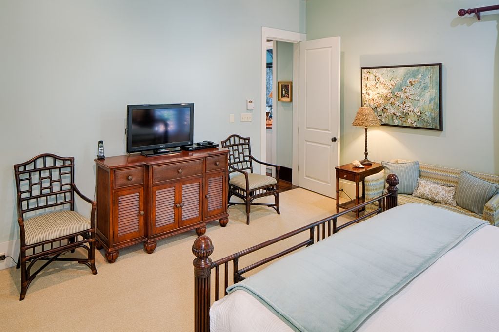 Each bedroom has its own TV and DVD with an extensive DVD library on site.
