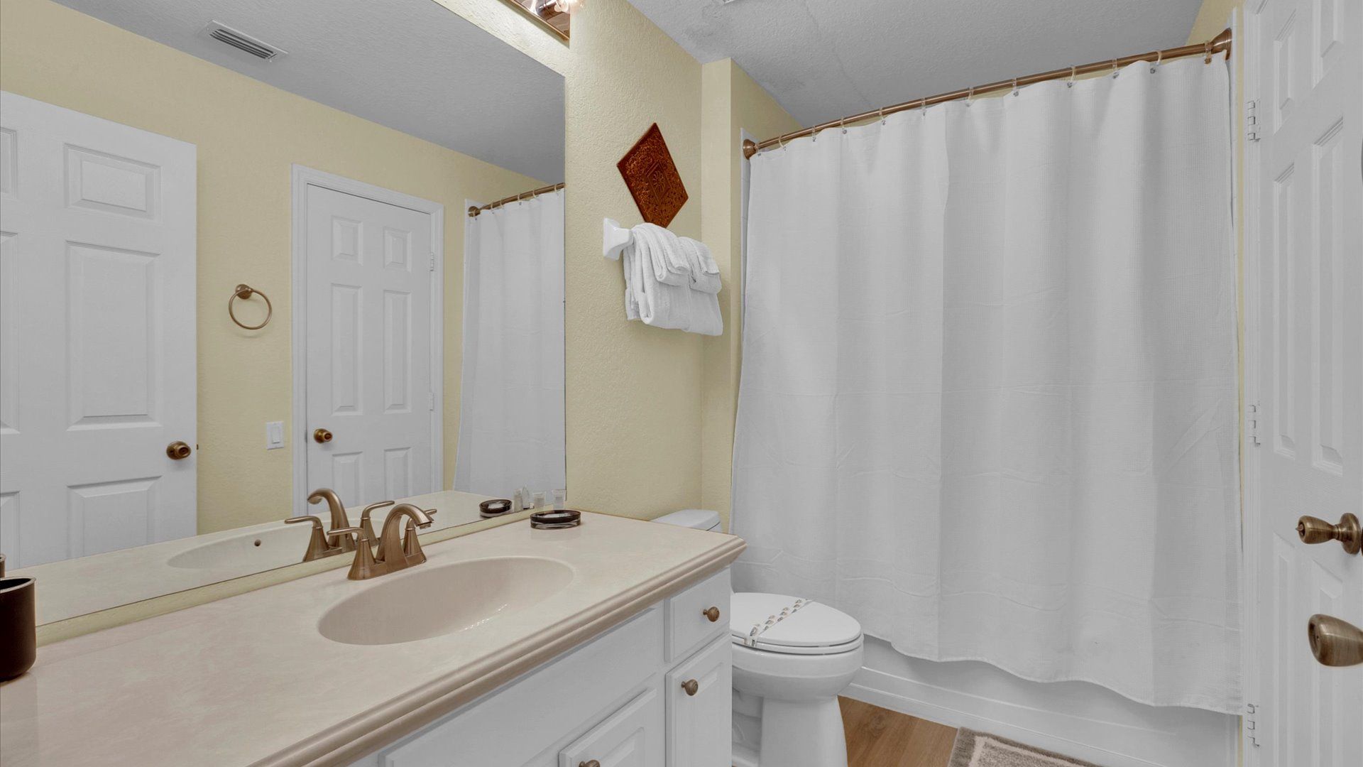 Two Twins Bathroom 3
Downstairs - Shared
Tub/Shower Combo
