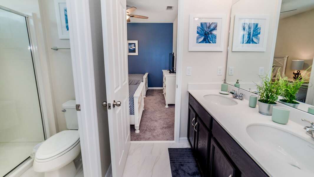 Shared Bathroom Upstairs
(Bed 5 & 6)
(Shower)