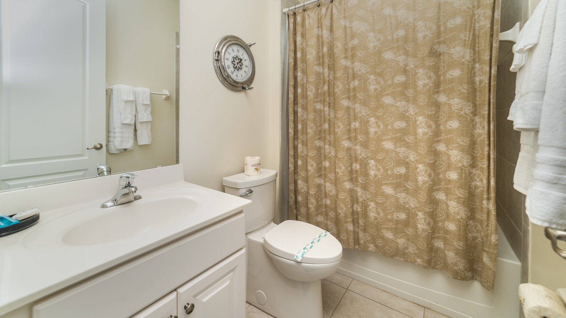 King Suite Bathroom 3 
(Tub/Shower Combo)