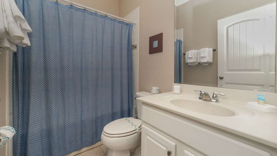 Twin/Double Suite Bathroom (BED 4) 
(Tub/Shower Combo)