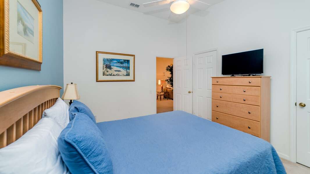 Queen Suite Bedroom 2 (Angle)
32