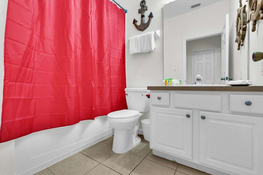 Hall Bathroom 3
Downstairs
Tub/Shower Combo