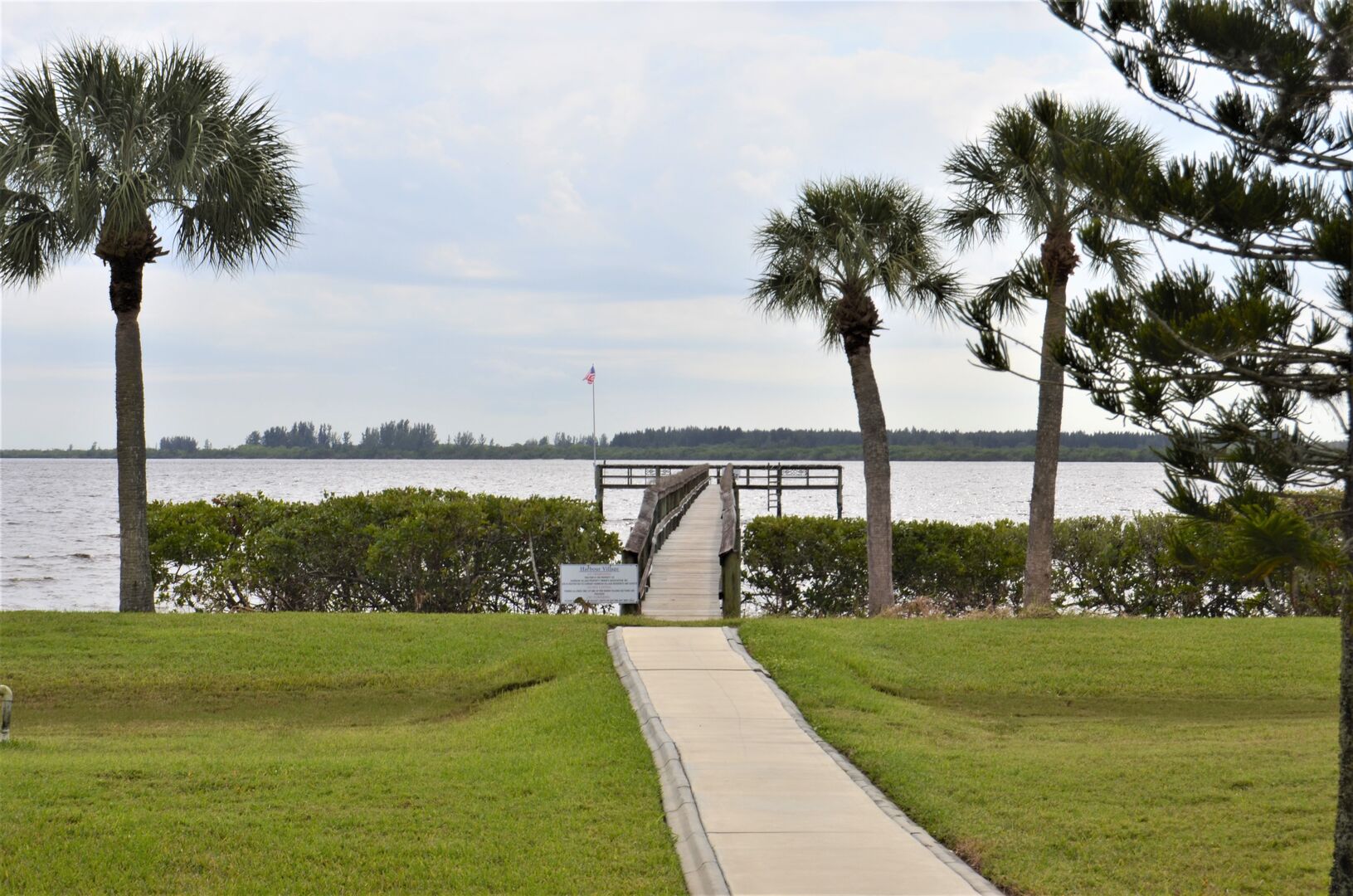 Resort access to the pier on the Myakka River