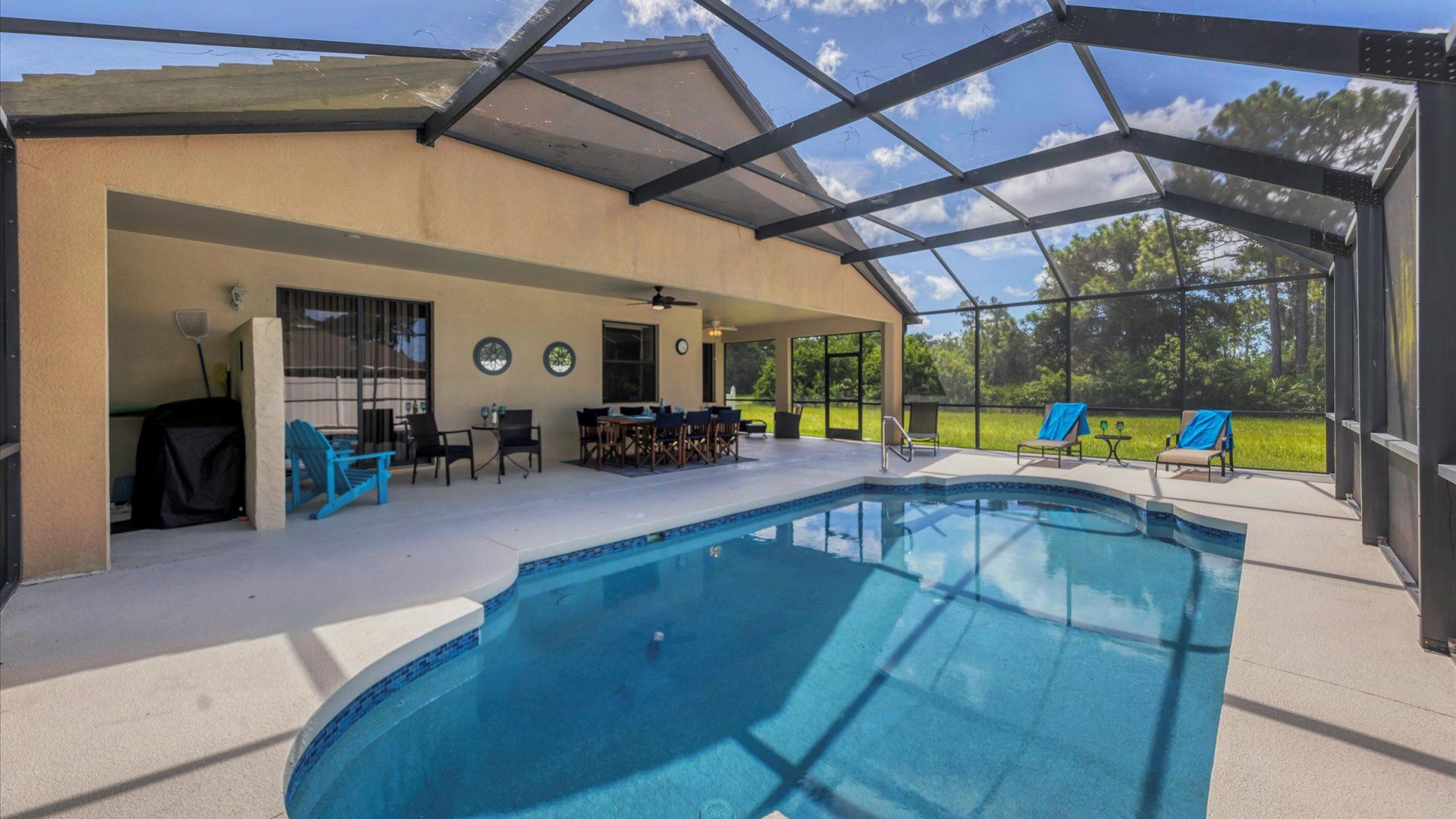 Take full advantage of outdoor life with the gorgeous and spacious outdoor lanai and pool.