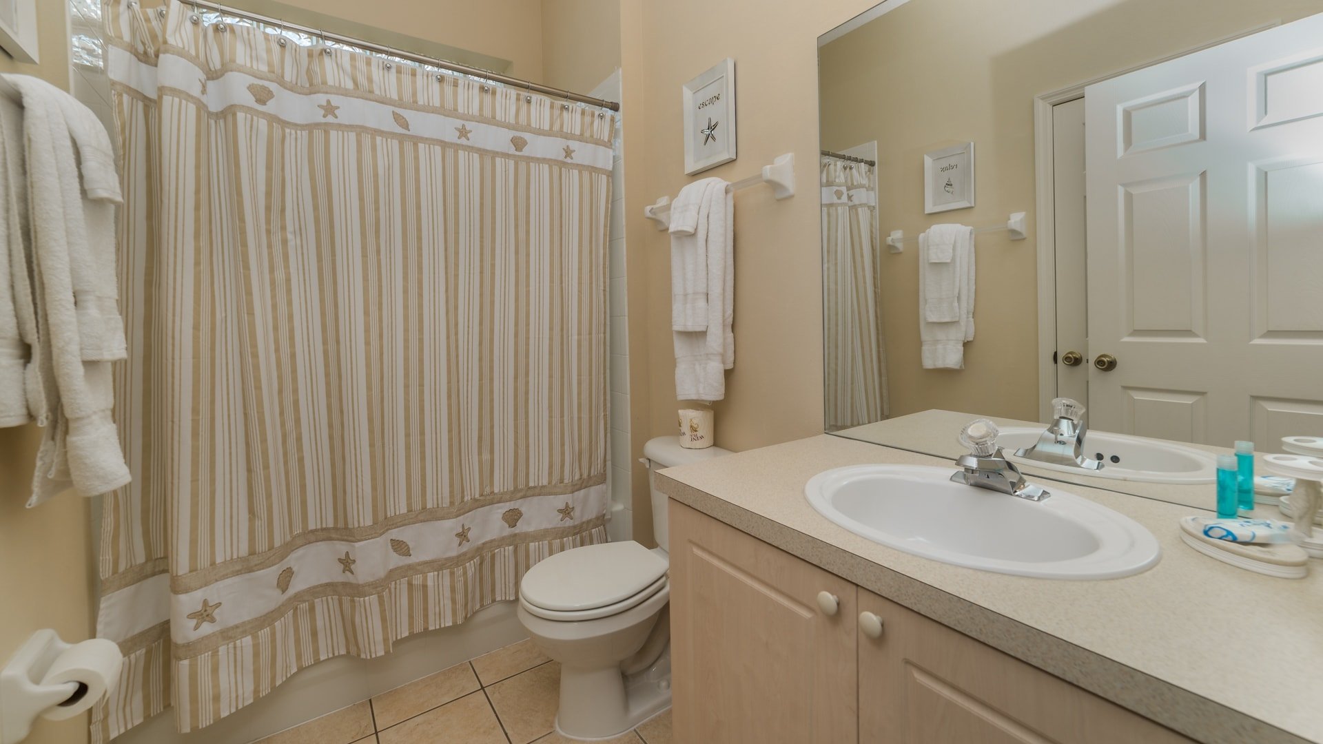 Hall Bathroom 3
Tub/Shower Combo