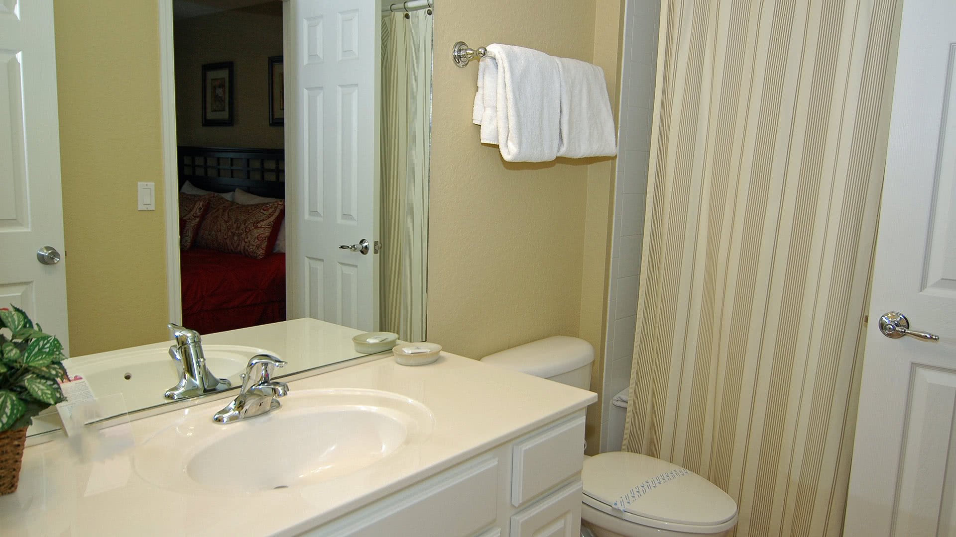 King Suite Bathroom 3
Tub/Shower Combo