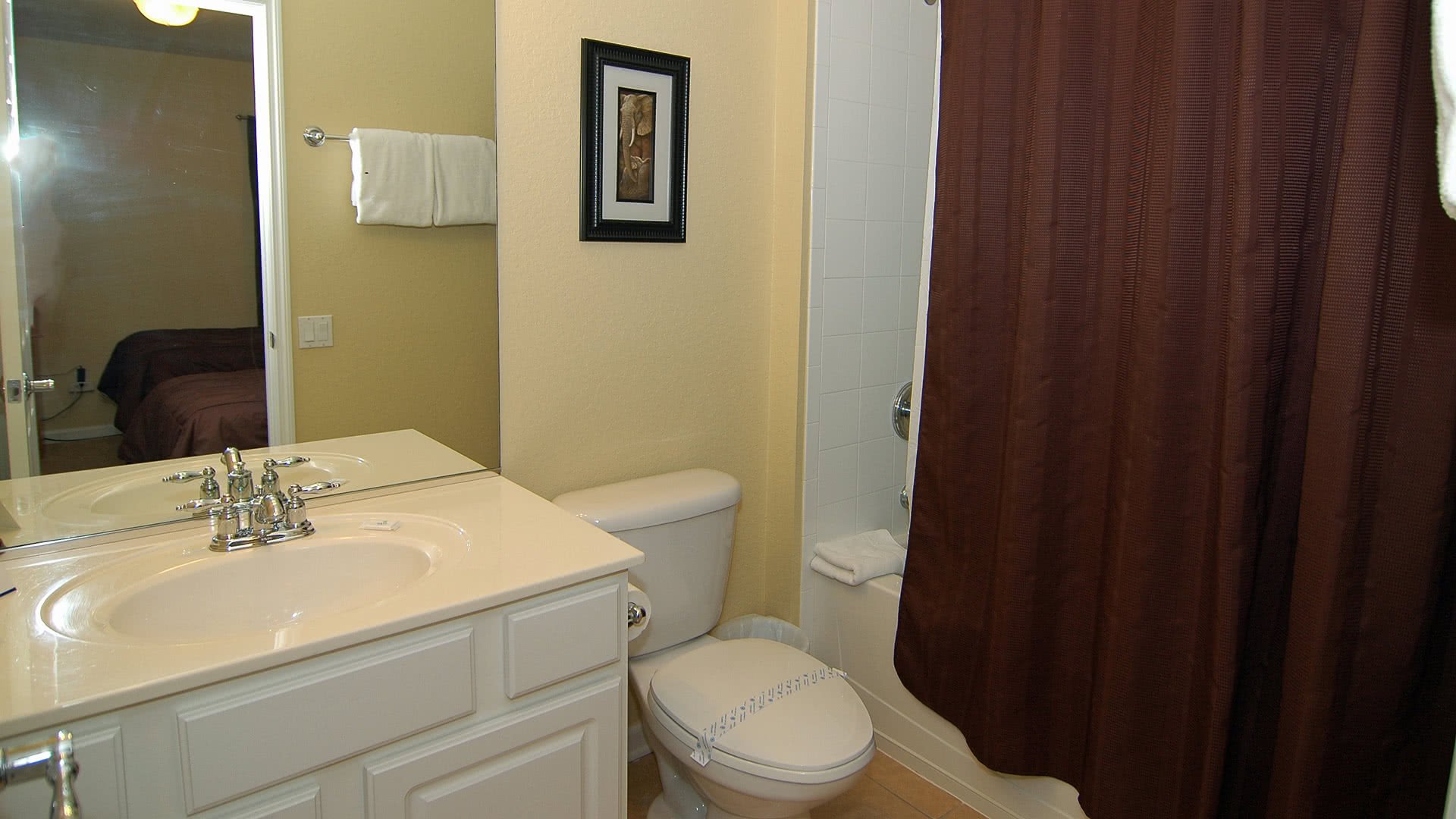 Zweibett-Suite Badezimmer 4Wanne/Duschkombination