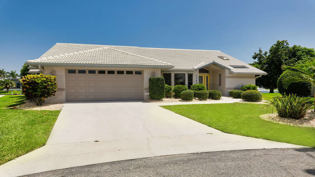 Spacious driveway and 2 car garage (access to park in garage included)