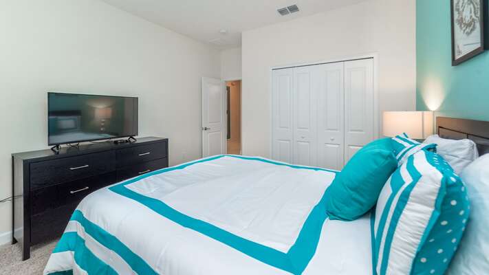 Queen Bedroom 6 (Angle)
43