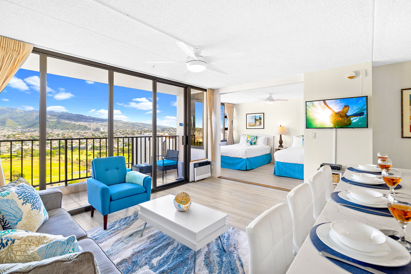 Beautifully remodeled apartment! Enjoy the panoramic mountain views from the living room!