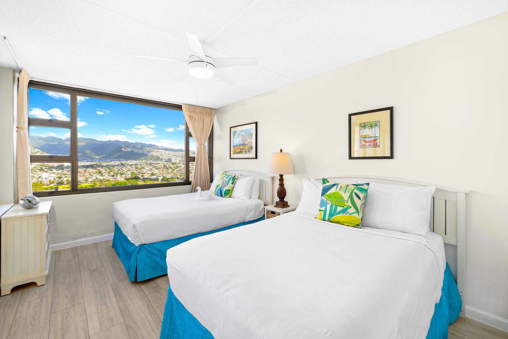 Relax on your bedroom with 2 full-size beds while enjoying the beautiful mountain views from your window!
