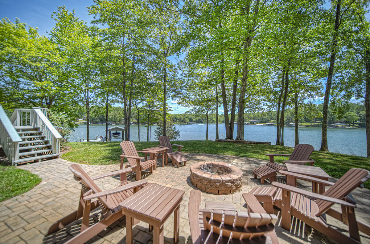 Seating around a fire pit in the backyard of this Smith Mountain Lake rental waterfront.