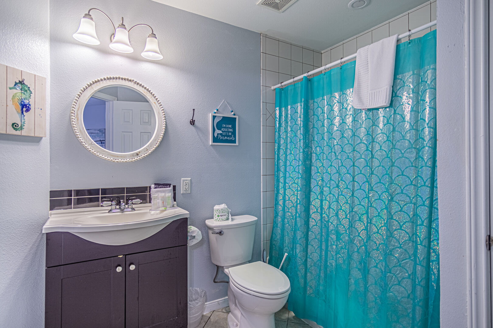 The full tub/shower combo is convenient for guests with small children.