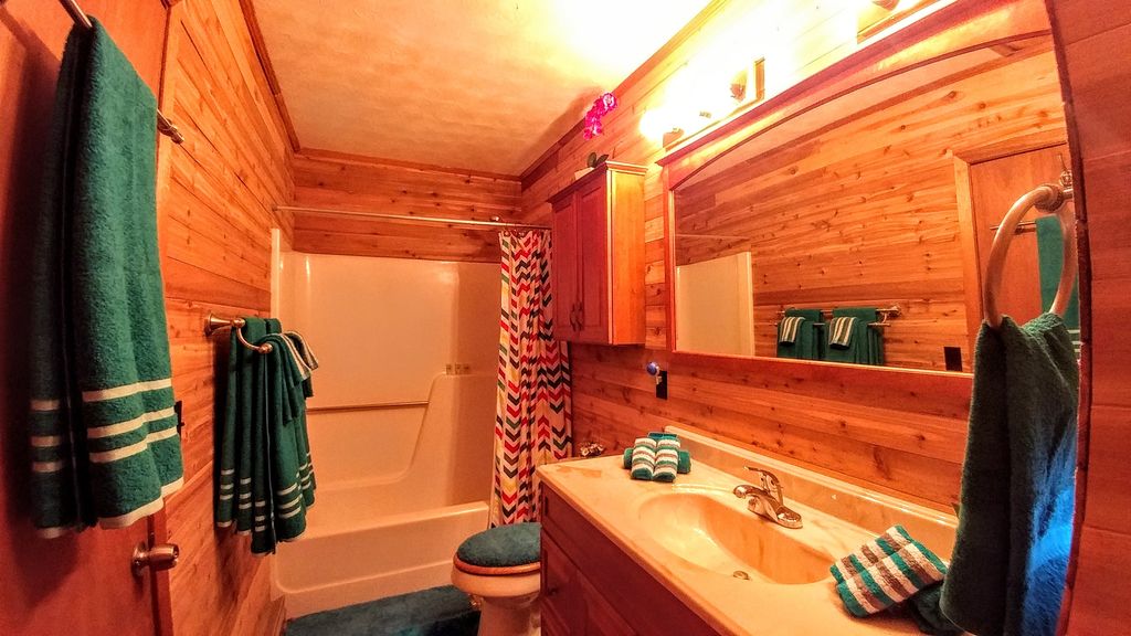 Cabin #1, Full bathroom