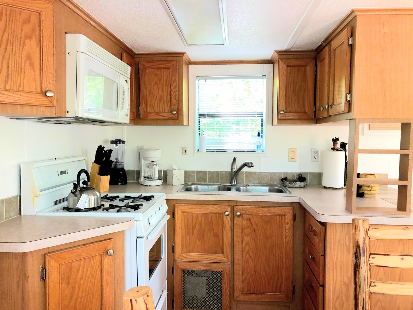 Cabin #2 -Fully equipped kitchen, with gas stove and oven as well.