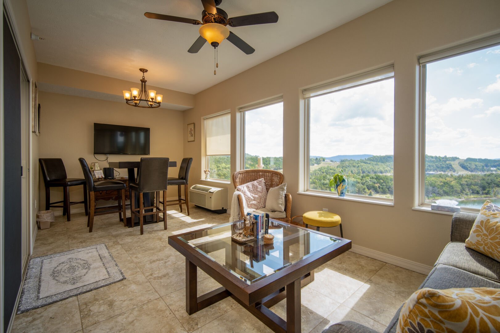 3 BD Majestic Lakeview Branson Condo - The View!