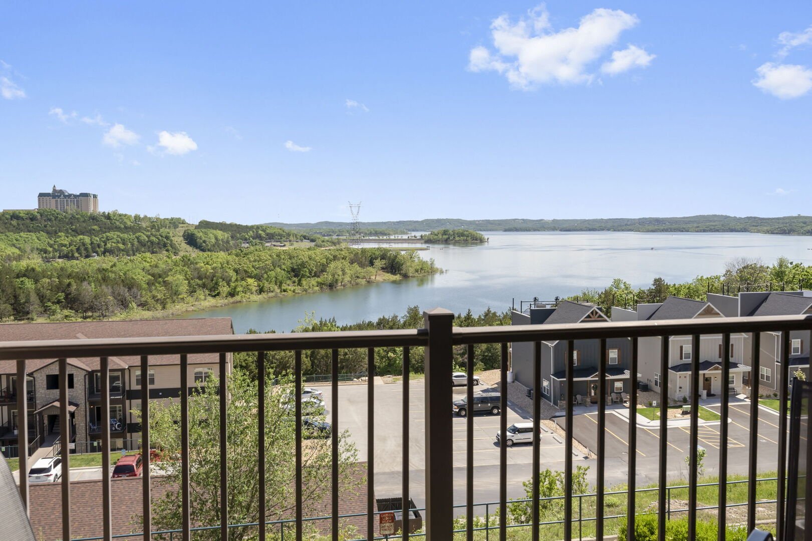 Luxury 2 Bed Condo with Lake View