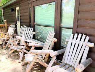 Cabin #3, patio with wooden chairs to enjoy the morning and the fresh mountain air!