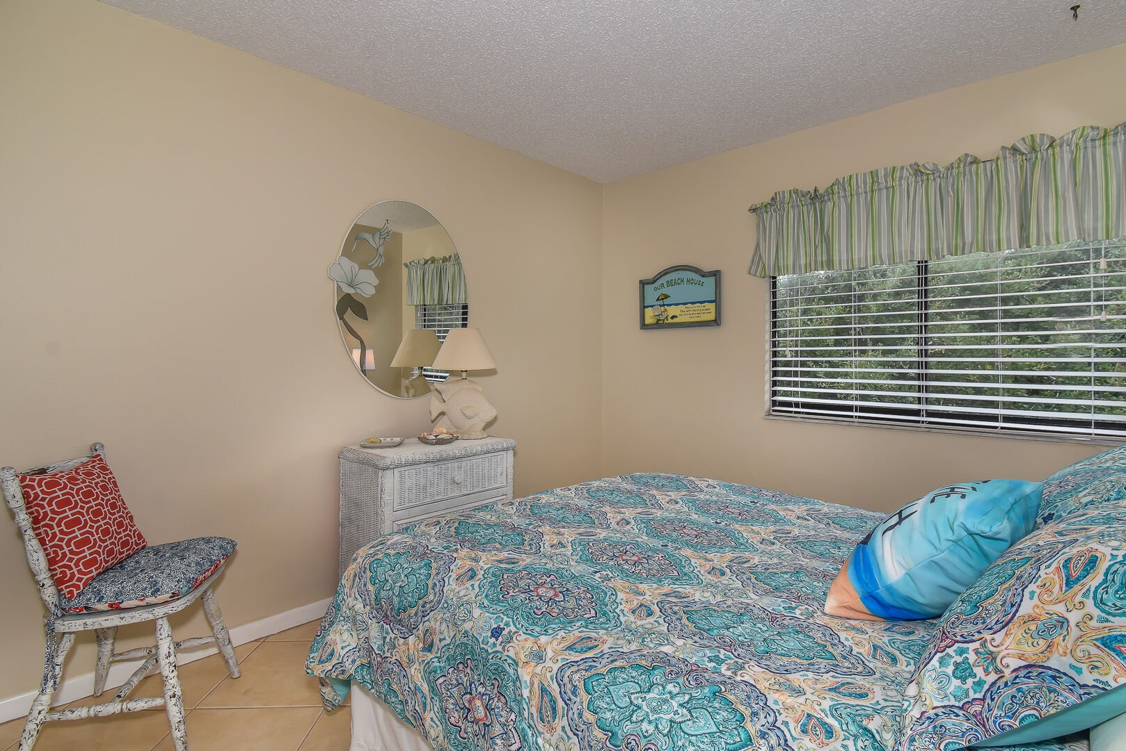 The 2nd bedroom features a queen size bed, flat screen TV and plenty of room to relax.