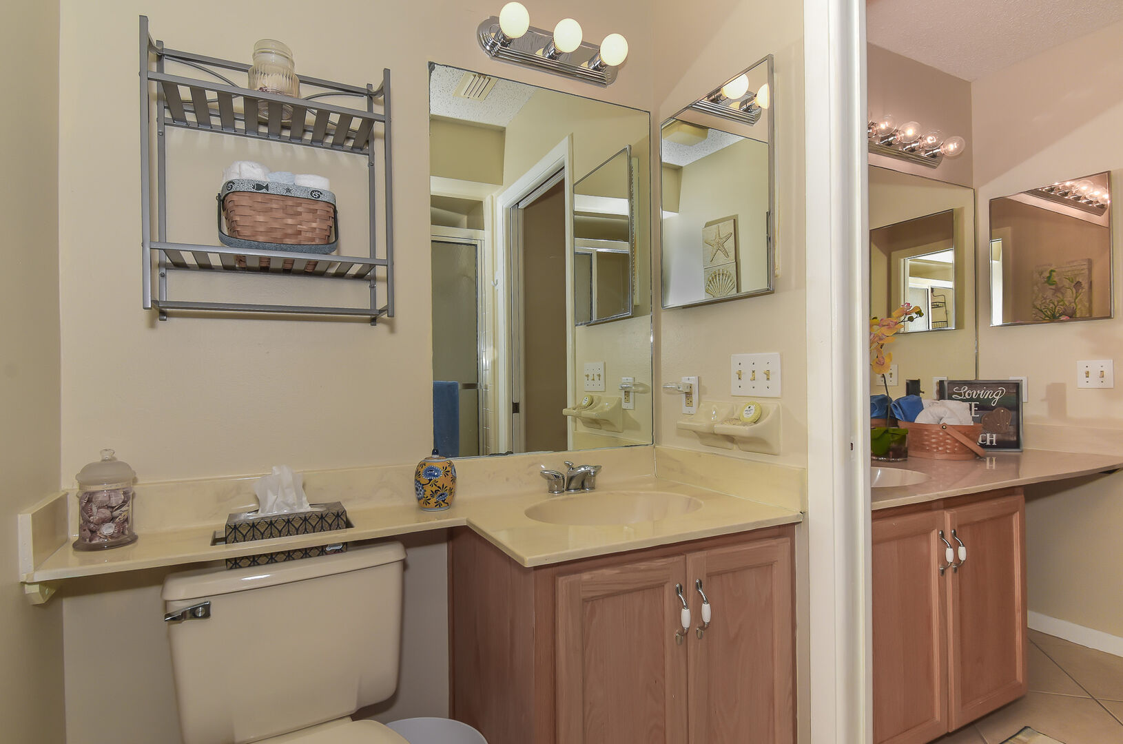 Master bath with great mirror