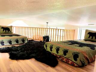 loft with 2 twin mattresses