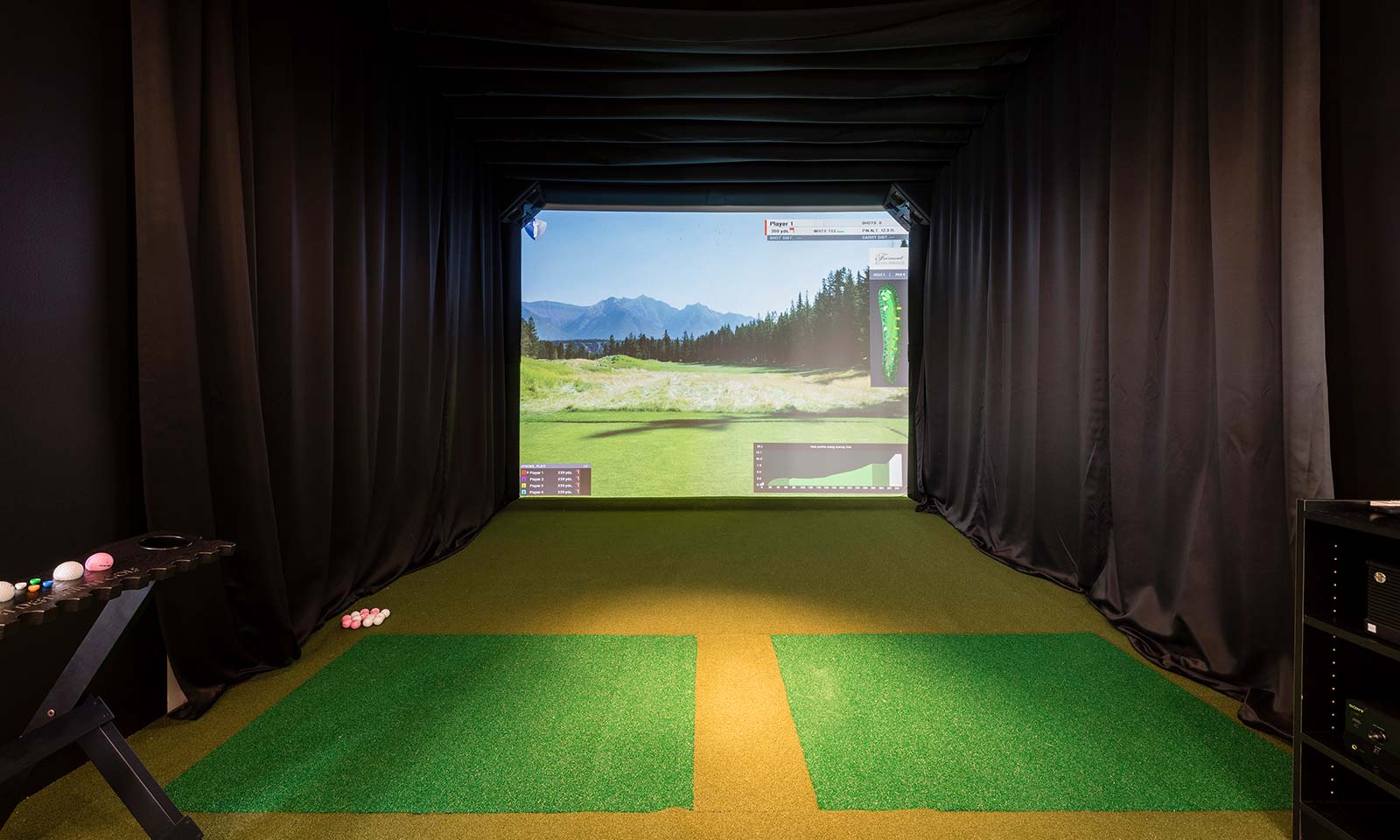 [amenities:golf-simulator:2] Golf Simulator