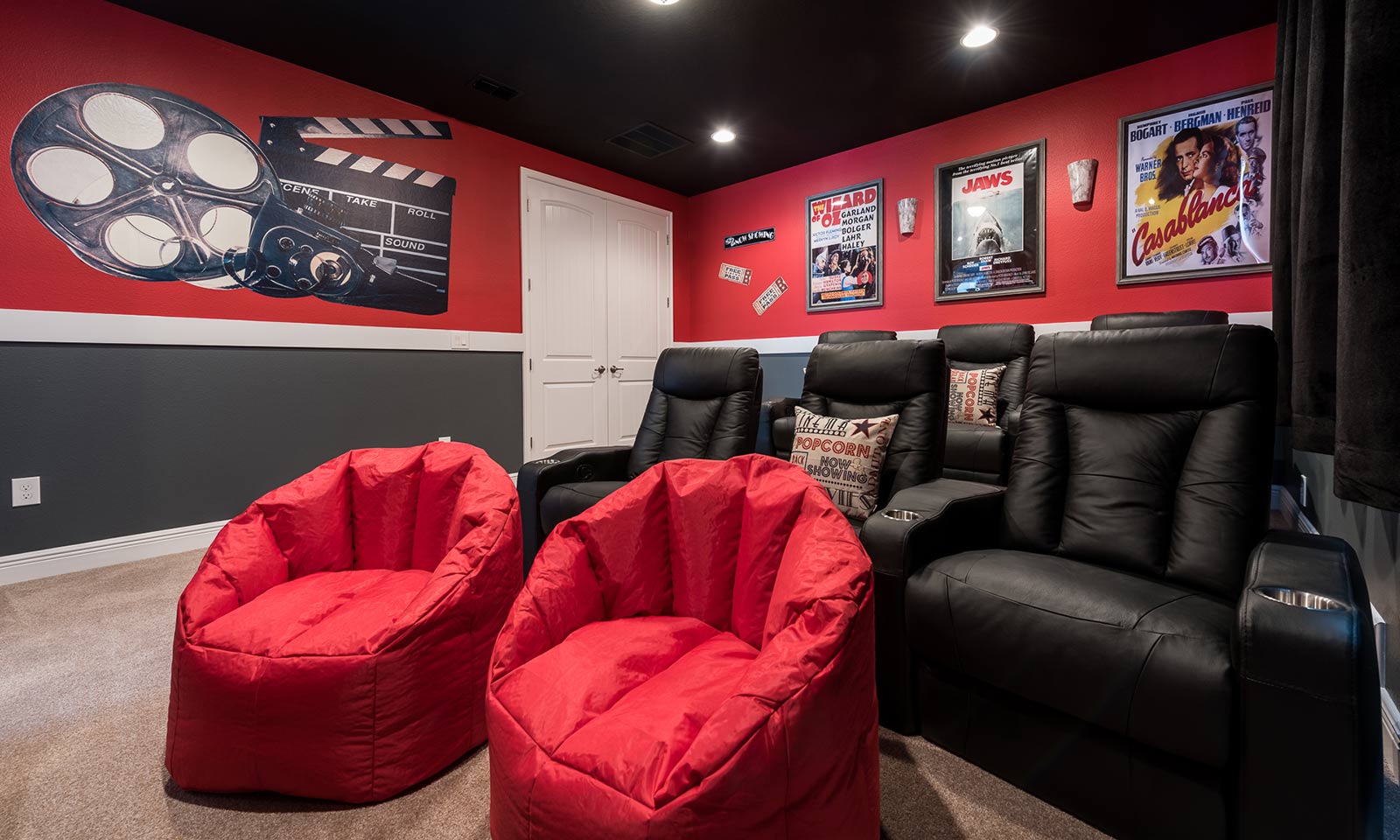 [amenities:theater-room:2] Theater Room