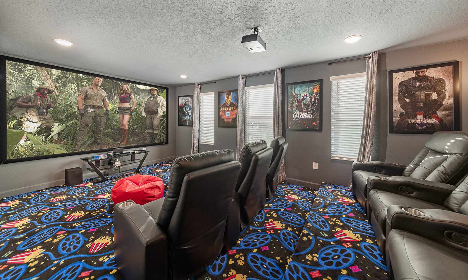 [amenities:theater-room:1] Theater Room