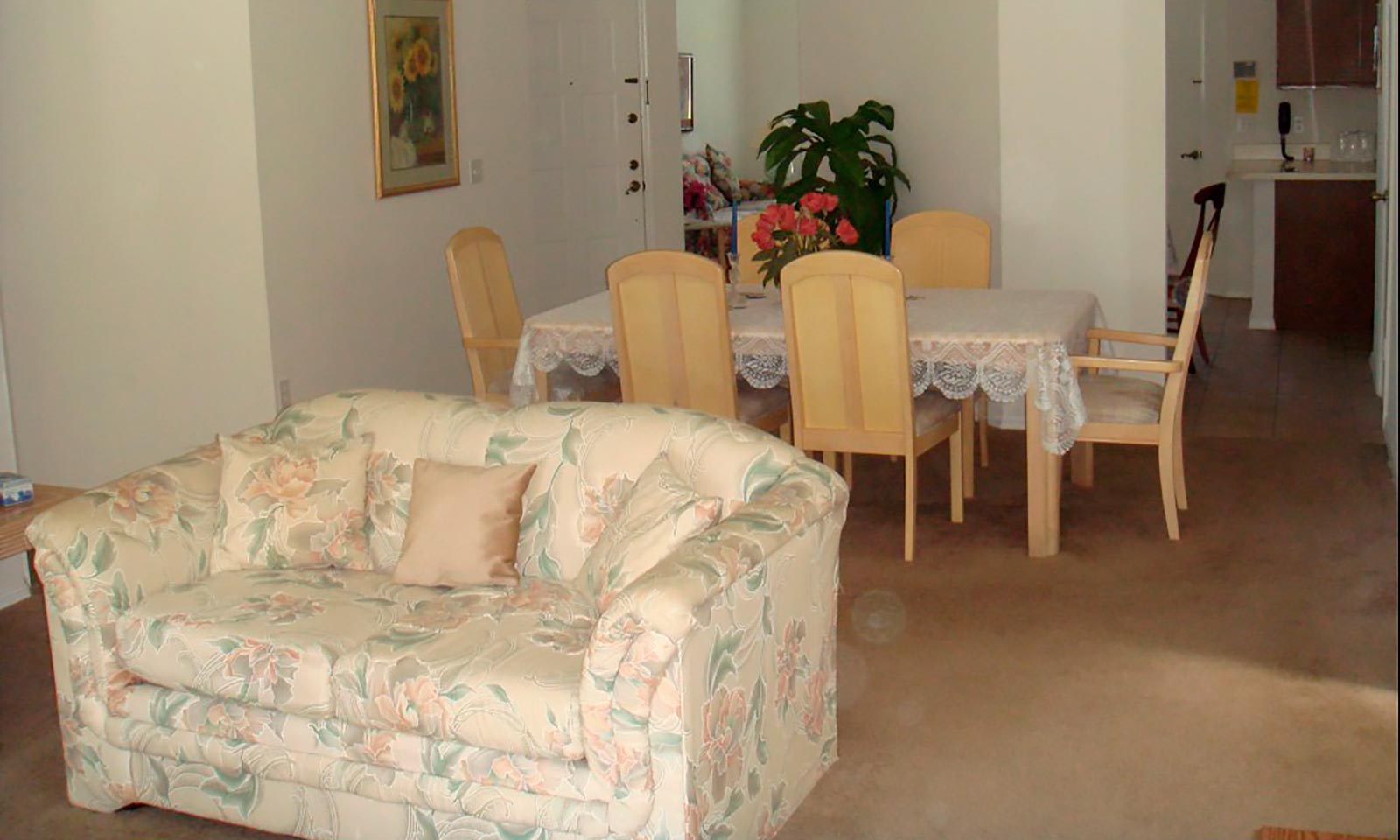 [amenities:living-room:2] Living Room