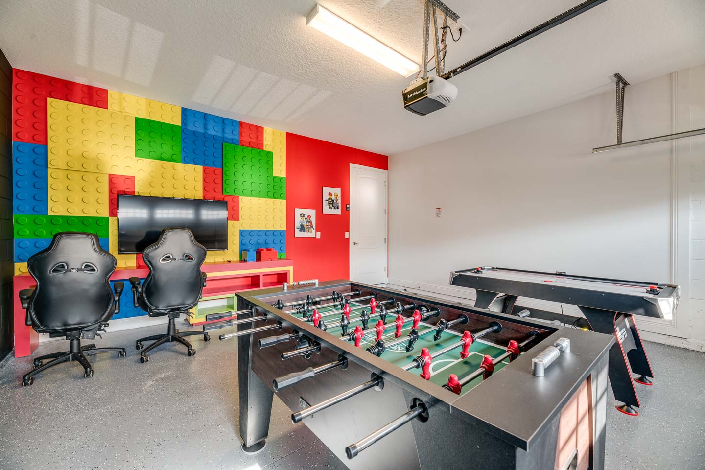 [amenities:game-room:2] Game Room