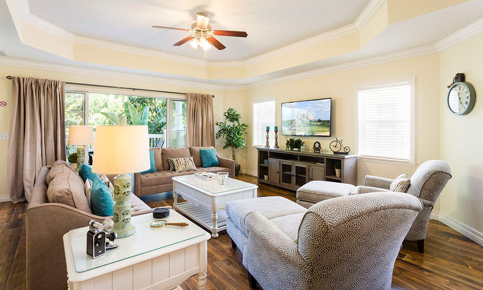 [amenities:Living-Room:2] Living Room