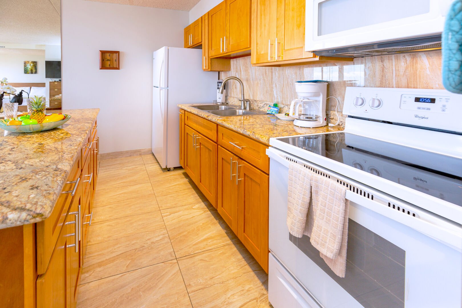 Fully equipped kitchen with all appliances and dining area