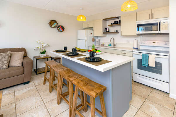 Fully equipped kitchen with the counter top