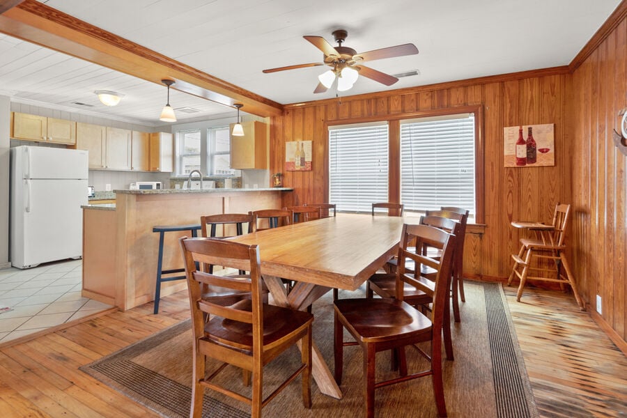A White Cap oceanfront vacation home in Ocean Drive, North Myrtle Beach | dining area | Thomas Beach Vacations