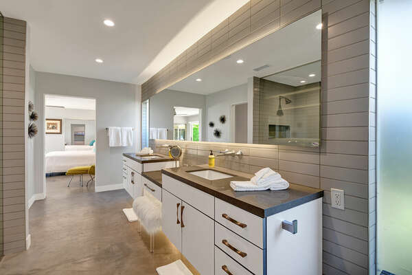 Master bathroom with STEAM Shower and TOTO Washlet toilet!