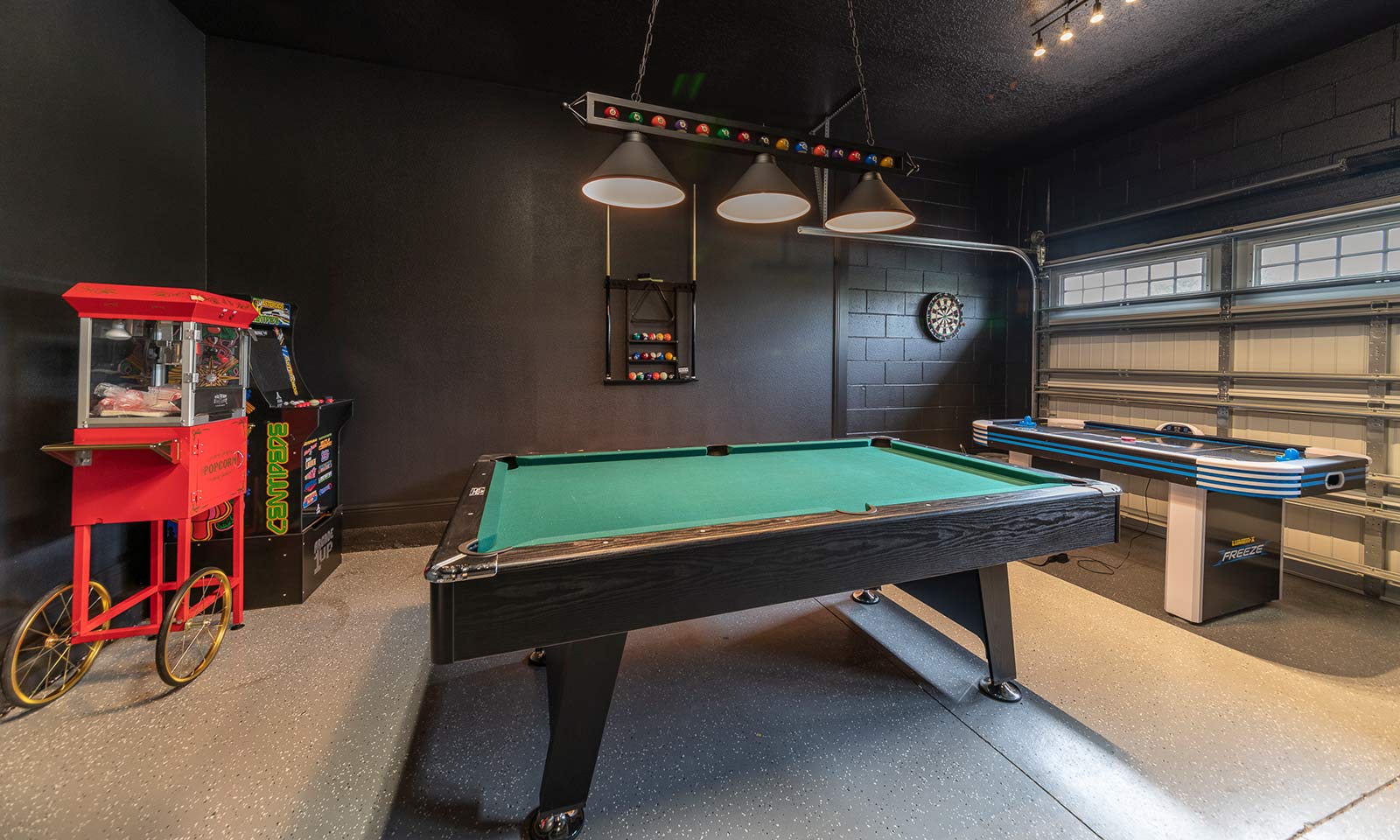 [amenities:game-room:2] Game Room