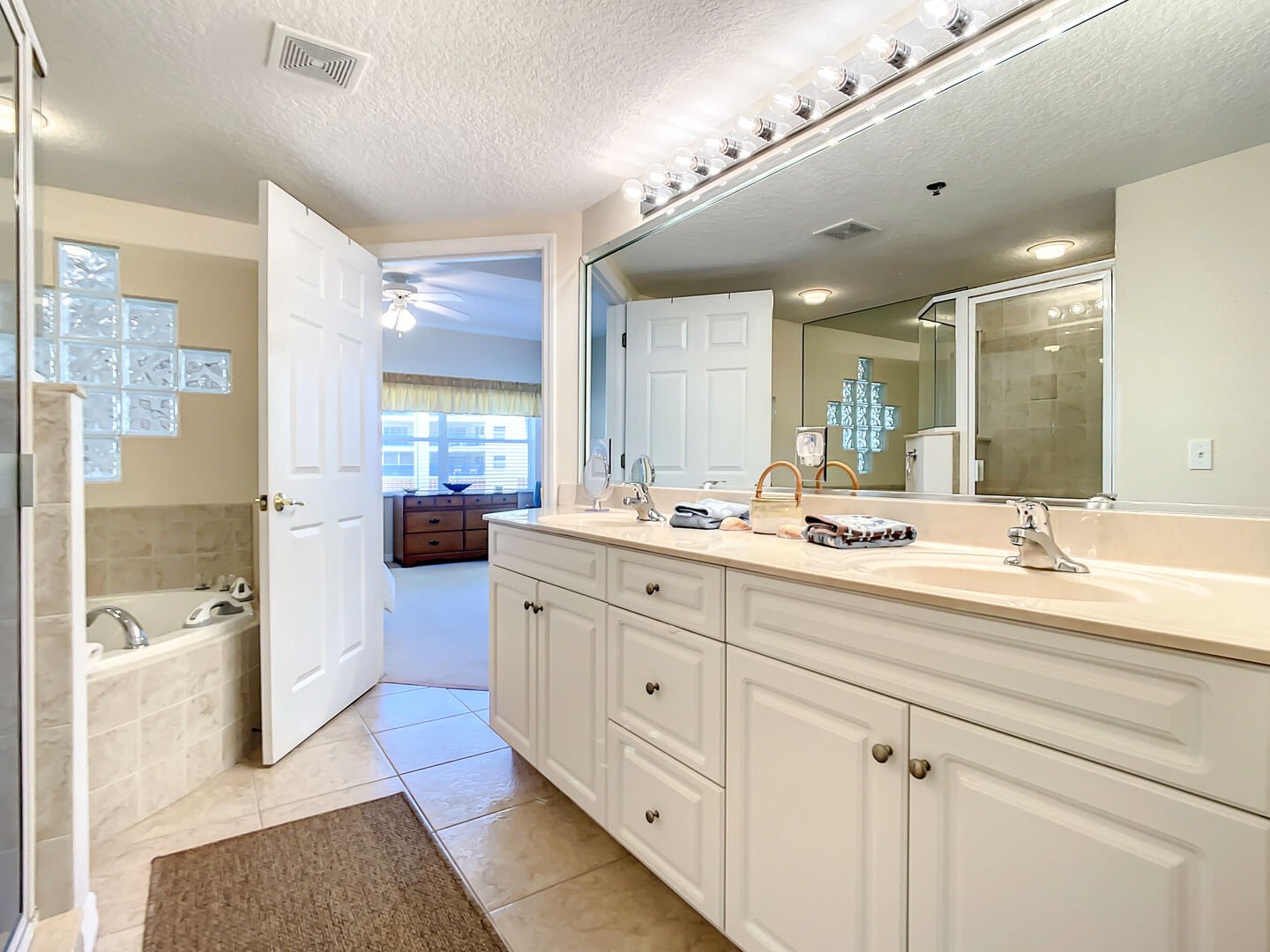Large master bath with walk in shower.