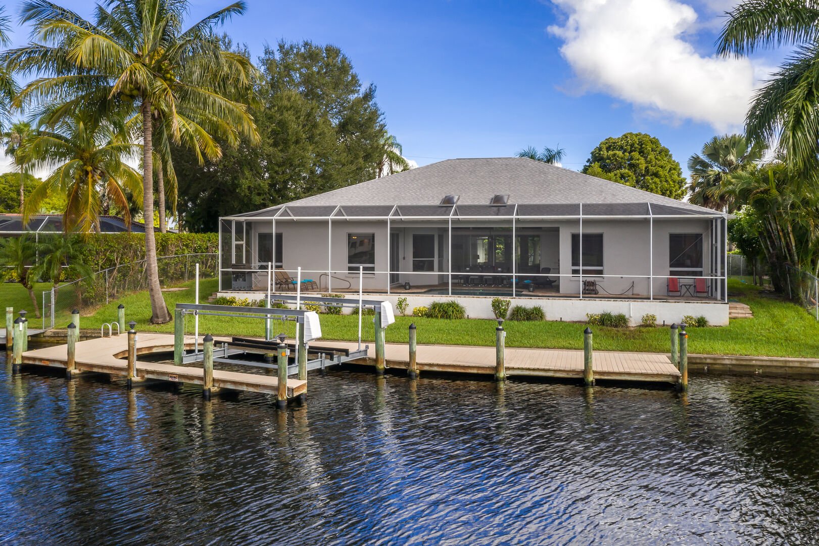 vacation rental with a boat dock cape coral fl