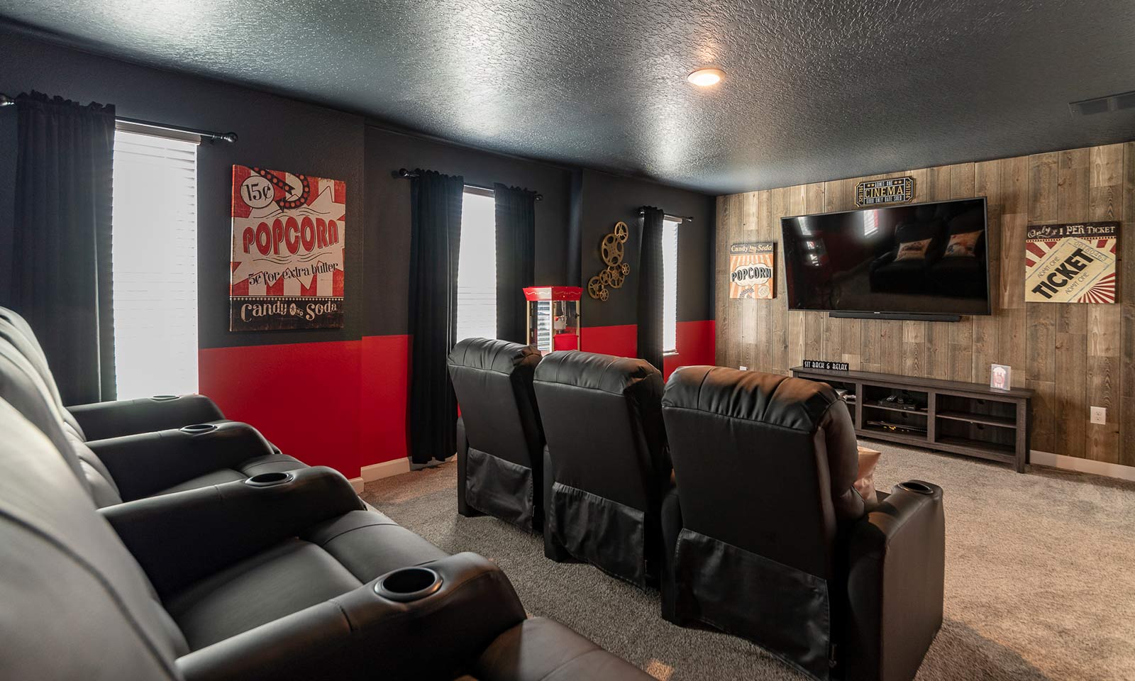 [amenities:theater-room:2] Theater Room