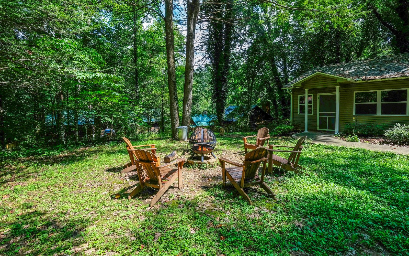 Red Bud Cottage - Pet Friendly, Ping Pong Table, Hot Tub, & Firepit