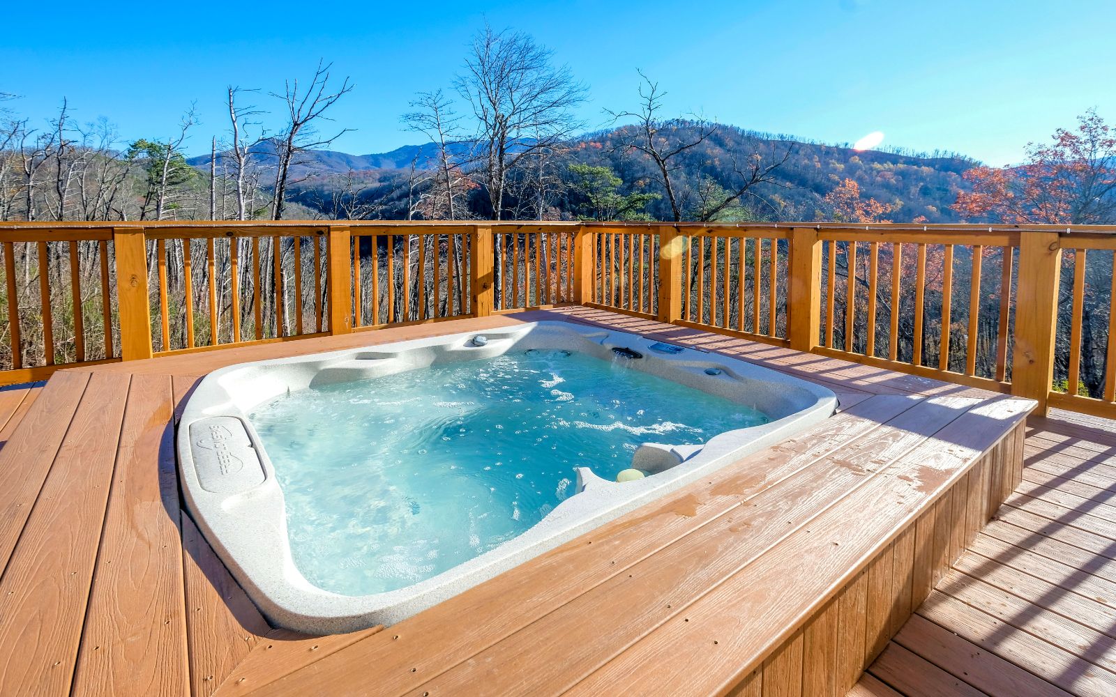 New Fox Lodge - Sweet Mountain View from Hot Tub